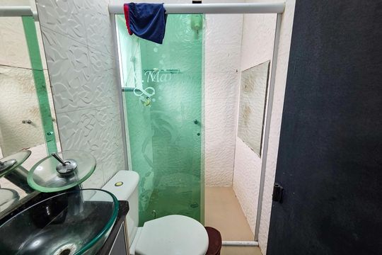 Banheiro da Suíte 1 de casa para alugar com 3 quartos, 180m² em Vila Caiçara, Praia Grande