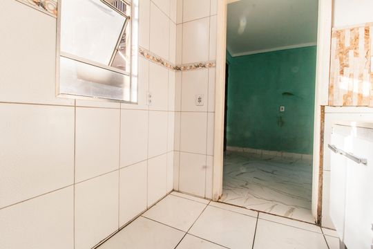 Cozinha de apartamento para alugar com 2 quartos, 45m² em Conjunto Habitacional Presidente Castelo Branco, Carapicuíba