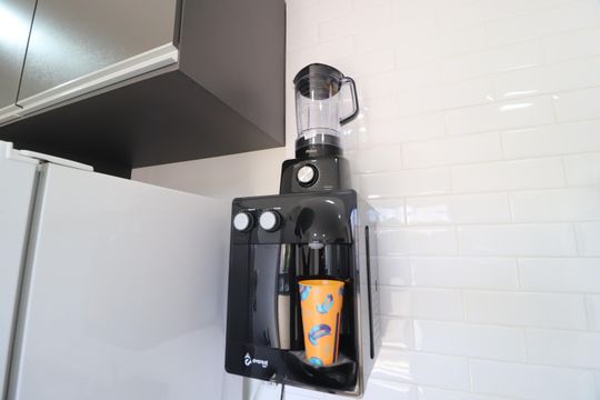 Cozinha de apartamento para alugar com 1 quarto, 28m² em Santa Mônica, Uberlândia