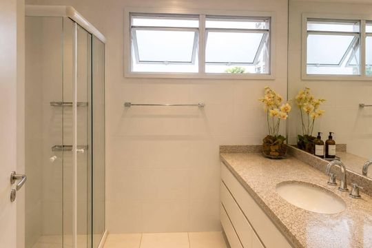 Banheiro da suíte 3 de apartamento para alugar com 3 quartos, 150m² em Vila Gertrudes, São Paulo