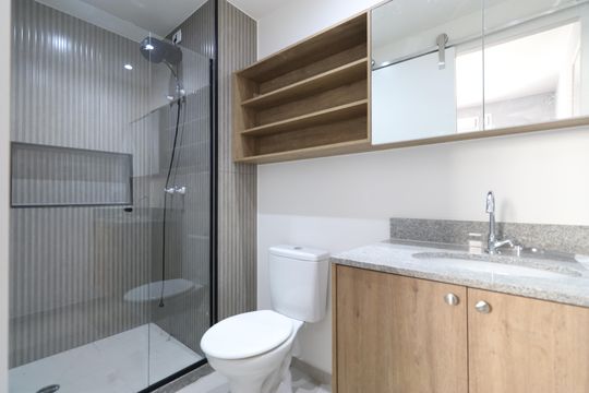 Banheiro de apartamento para alugar com 1 quarto, 27m² em Vila Romana, São Paulo