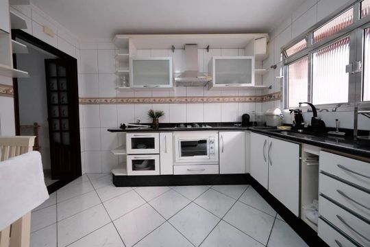 Cozinha de casa à venda com 2 quartos, 101m² em Vila Araguaia, São Paulo