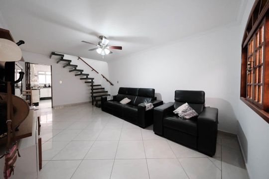 Casa à venda com 2 quartos, 101m² em Vila Araguaia, São Paulo