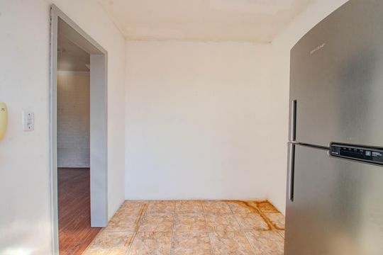 Cozinha de apartamento para alugar com 1 quarto, 45m² em Rubem Berta, Porto Alegre
