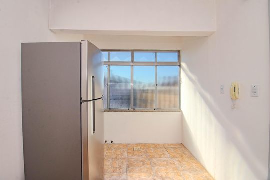 Cozinha de apartamento para alugar com 1 quarto, 45m² em Rubem Berta, Porto Alegre