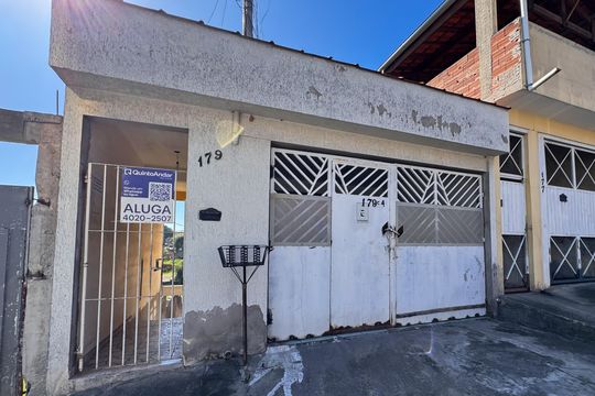 Fachada de casa para alugar com 1 quarto, 42m² em Jardim Indaia, São Paulo