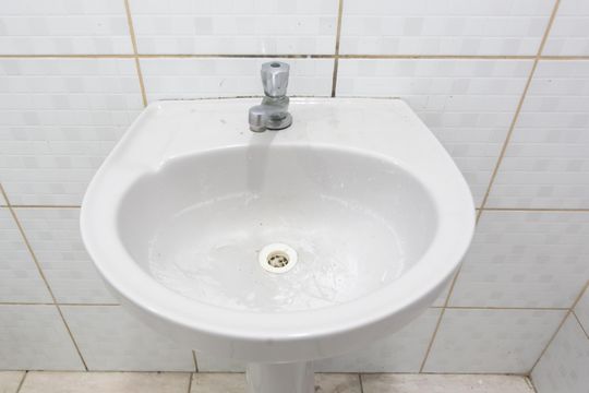 Banheiro de casa para alugar com 1 quarto, 42m² em Jardim Indaia, São Paulo