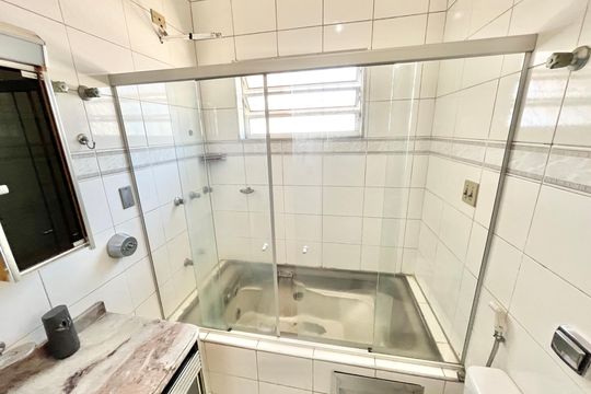 Banheiro de casa à venda com 5 quartos, 246m² em Vila Isolina Mazzei, São Paulo