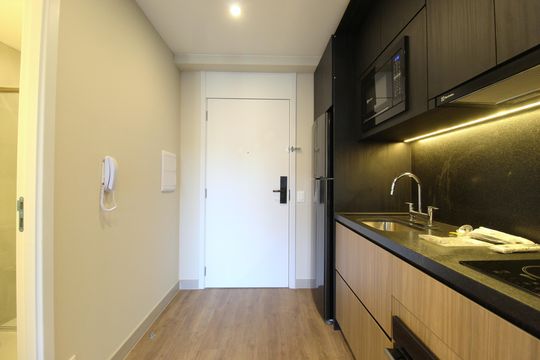 Cozinha de kitnet/studio para alugar com 1 quarto, 30m² em Indianópolis, São Paulo