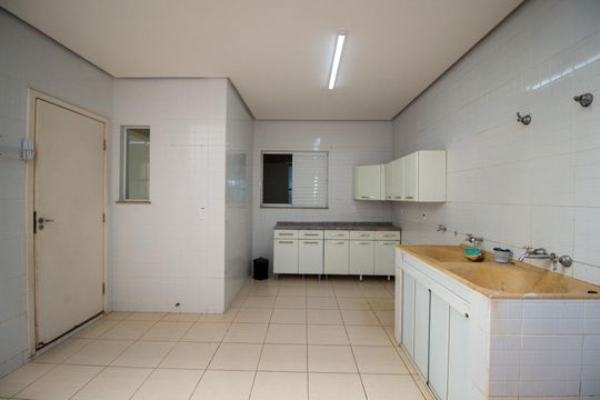 Área de Serviço  de casa de condomínio para alugar com 4 quartos, 217m² em Chácaras Reunidas São Jorge, Sorocaba