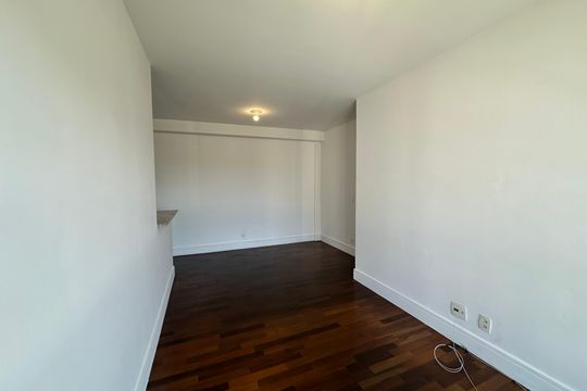 Sala de apartamento para alugar com 2 quartos, 70m² em Empresarial 18 do Forte, Barueri