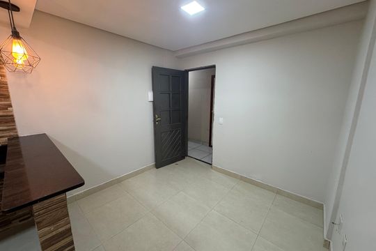 Sala  de apartamento à venda com 1 quarto, 31m² em Riacho Fundo, Brasília