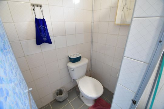 Banheiro de serviço de casa à venda com 2 quartos, 115m² em Vila Miguel Vicente Cury, Campinas
