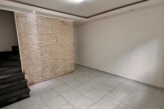 Sala de casa à venda com 2 quartos, 67m² em Vila Carmosina, São Paulo