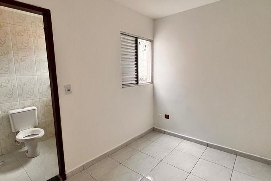 Quarto de casa à venda com 2 quartos, 67m² em Vila Carmosina, São Paulo