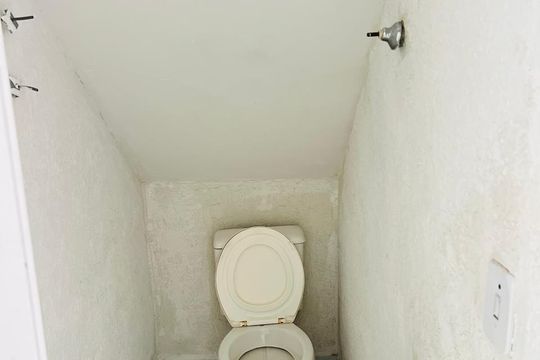 Banheiro de casa à venda com 2 quartos, 67m² em Vila Carmosina, São Paulo