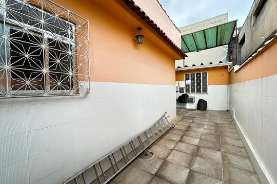 Área externa de casa para alugar com 4 quartos, 210m² em Anchieta, Nilópolis