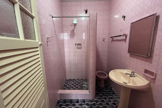 Banheiro de casa à venda com 2 quartos, 78m² em Vila Valqueire, Rio de Janeiro