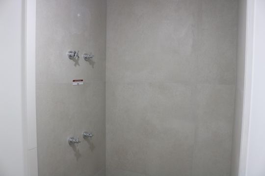 Banheiro de kitnet/studio para alugar com 1 quarto, 30m² em Vila Romana, São Paulo