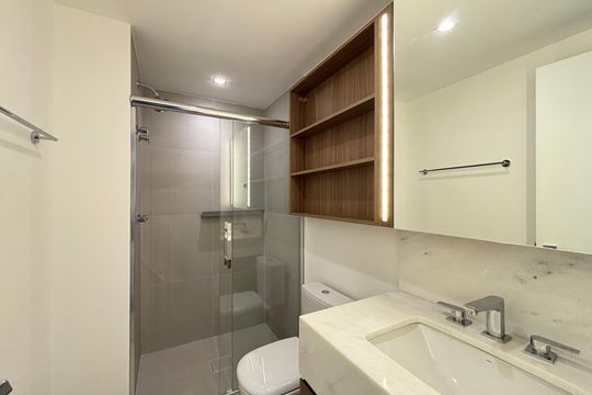 Banheiro de apartamento para alugar com 1 quarto, 41m² em Indianópolis, São Paulo