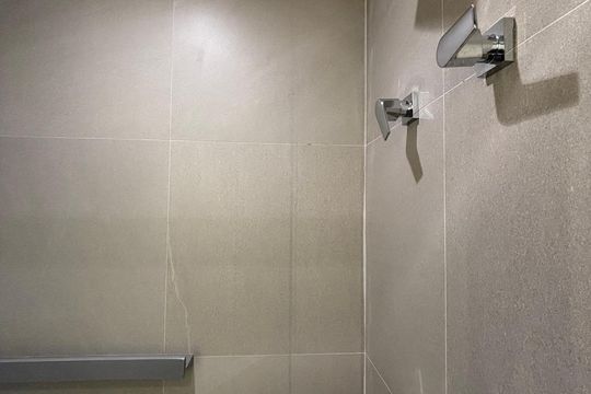Banheiro de apartamento para alugar com 1 quarto, 41m² em Indianópolis, São Paulo