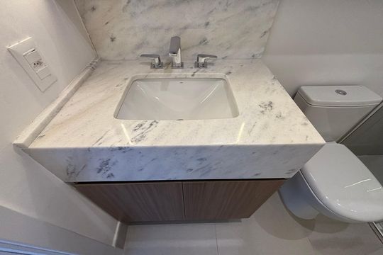 Banheiro de apartamento para alugar com 1 quarto, 41m² em Indianópolis, São Paulo