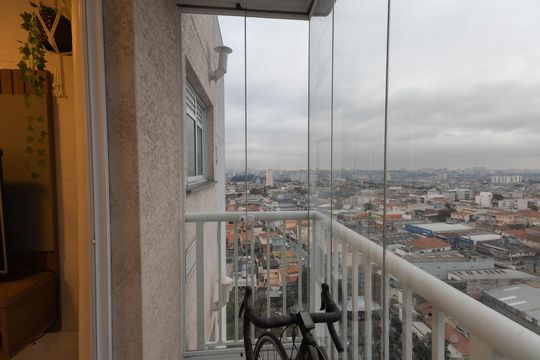 Varanda  de apartamento para alugar com 2 quartos, 47m² em Parque Vitoria, São Paulo