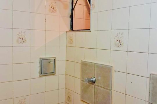 Banheiro de apartamento à venda com 2 quartos, 58m² em Vila Sabrina, São Paulo