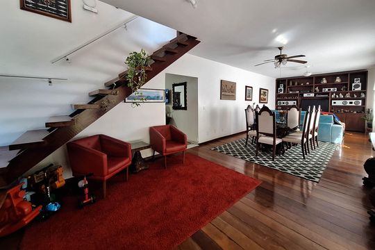 Casa à venda com 4 quartos, 250m² em Santa Rosa, Niterói