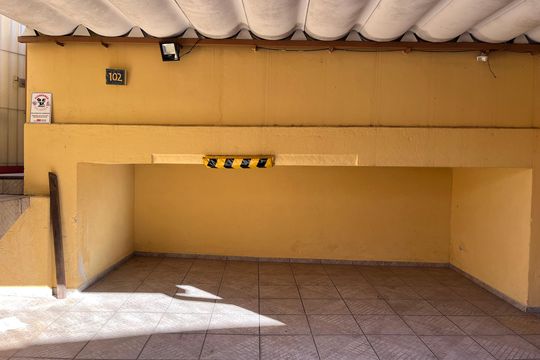 Fachada de casa para alugar com 2 quartos, 65m² em Vila Augusto, São Paulo