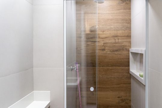 Banheiro de apartamento para alugar com 2 quartos, 36m² em Vila das Bandeiras, Guarulhos