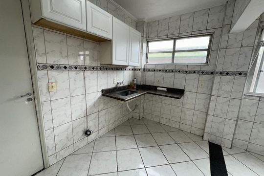 Cozinha de apartamento para alugar com 2 quartos, 68m² em Vila Valenca, São Vicente