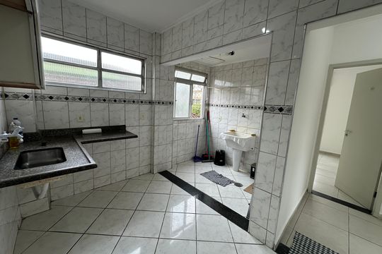 Cozinha de apartamento para alugar com 2 quartos, 68m² em Vila Valenca, São Vicente