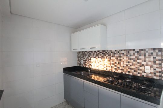 Cozinha de kitnet/studio para alugar com 1 quarto, 35m² em Jardim Felicidade, Belo Horizonte