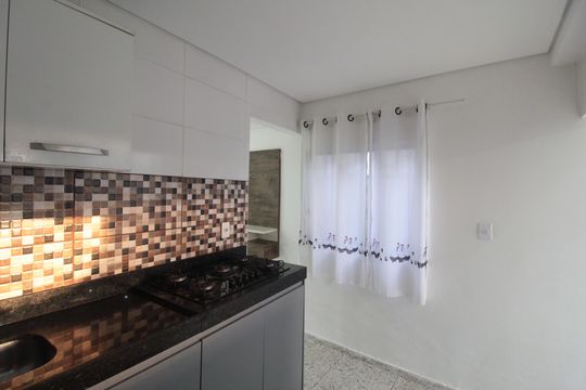 Cozinha de kitnet/studio para alugar com 1 quarto, 35m² em Jardim Felicidade, Belo Horizonte