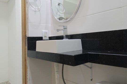 Banheiro de kitnet/studio para alugar com 1 quarto, 35m² em Jardim Felicidade, Belo Horizonte