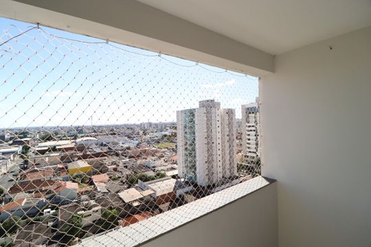 Sacada de apartamento para alugar com 3 quartos, 83m² em Osvaldo Rezende, Uberlândia