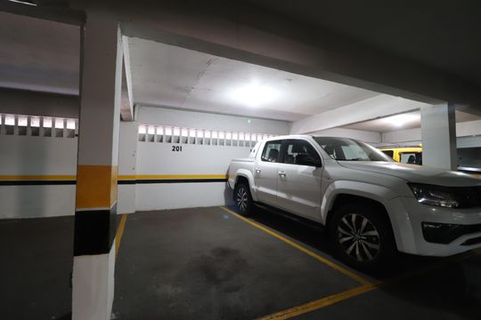 Garagem de apartamento para alugar com 3 quartos, 83m² em Osvaldo Rezende, Uberlândia