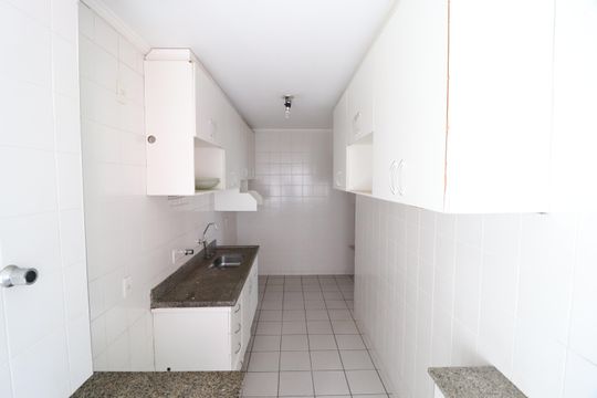 Cozinha de apartamento para alugar com 3 quartos, 83m² em Osvaldo Rezende, Uberlândia