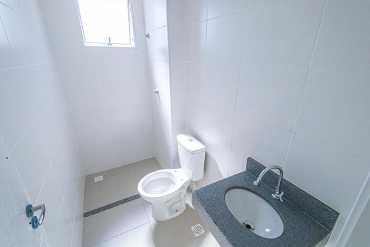 Banheiro de apartamento à venda com 2 quartos, 45m² em Paquetá, Belo Horizonte