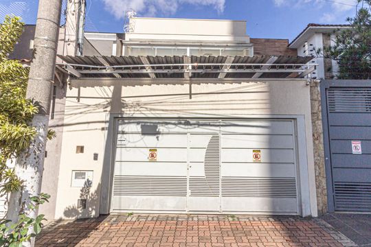 Fachada de casa à venda com 3 quartos, 184m² em Vila Bertioga, São Paulo