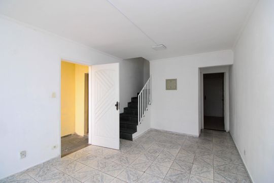 Sala de casa para alugar com 1 quarto, 85m² em Jardim Ouro Preto, Taboão da Serra