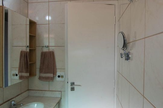 Banheiro da suíte de apartamento para alugar com 3 quartos, 90m² em Jardim Campos Eliseos, Campinas