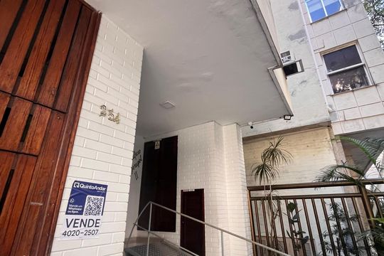 Placa  de kitnet/studio à venda com 1 quarto, 34m² em Copacabana, Rio de Janeiro