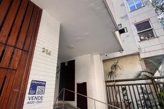 Placa  de kitnet/studio à venda com 1 quarto, 34m² em Copacabana, Rio de Janeiro