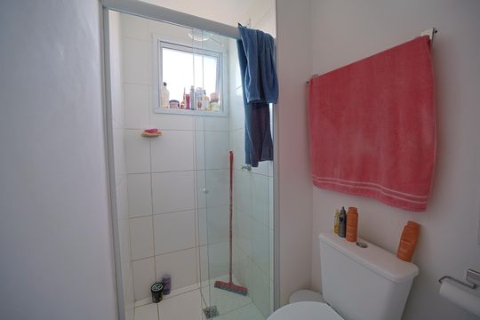 Banheiro de apartamento à venda com 1 quarto, 28m² em Vila Ré, São Paulo