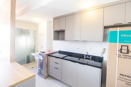 Cozinha de apartamento para alugar com 1 quarto, 43m² em Melville Empresarial Ii, Barueri