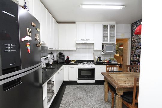 Cozinha de apartamento à venda com 4 quartos, 231m² em Barroca, Belo Horizonte