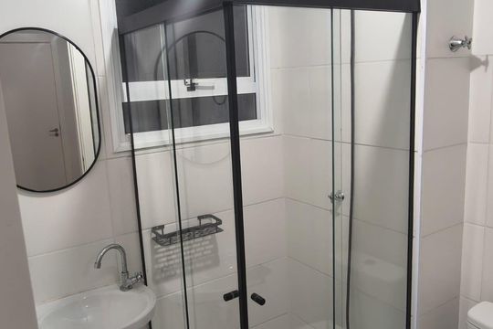 Banheiro social de apartamento para alugar com 2 quartos, 51m² em Jardim Topazio, São José dos Campos