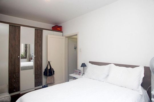 Quarto de kitnet/studio à venda com 1 quarto, 45m² em Azenha, Porto Alegre